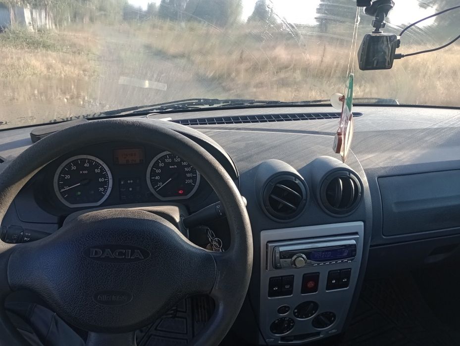 Dacia Logan Laureat 2006  1,6 MPI  2000€ Negociabil