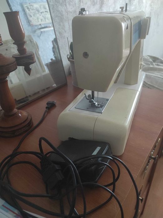 Продам швейную машинку