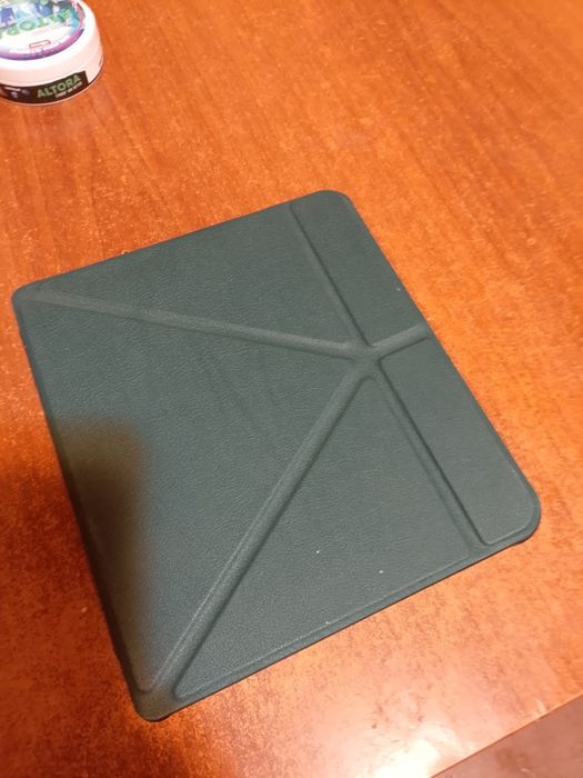Vând E-reader Kobo Sage (32GB) Ca Nou + Husă Sleep Cover + 6000 Cărți în Română