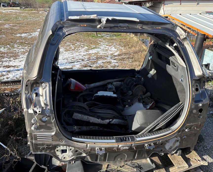 Части за Тойота Аурис 2 Toyota Auris II Заден панел Престилка