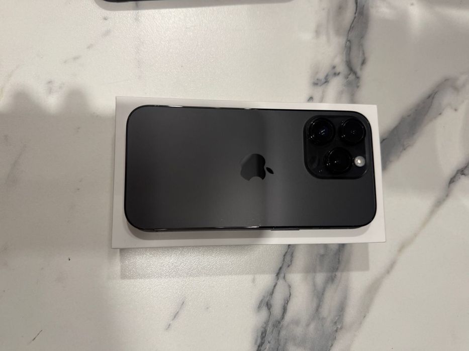 Айфон  14 про в идиальном сост