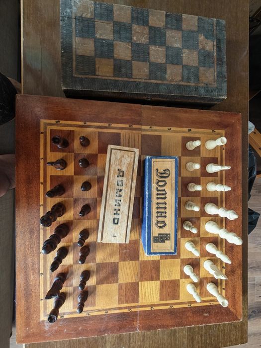 Голям и малък шах и домино