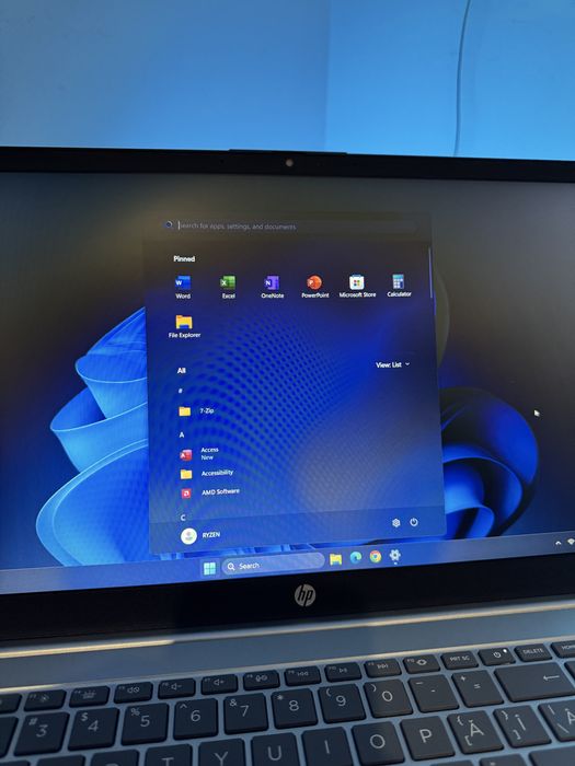 Laptop HP 15 – Ryzen 5 7520U, 16GB RAM, SSD 512GB, Ca Nou, Garanție până în Iulie 2027