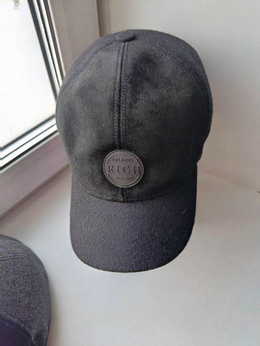 Продам кепки цена 4500 тенге