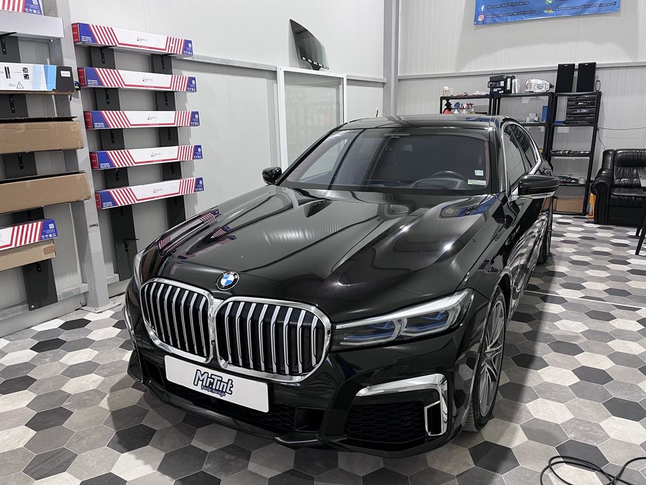 Затъмняване на стъкла, облепяне на автомобили, полиране на фарове