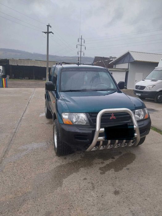 Vând Mitsubischi Pajero
