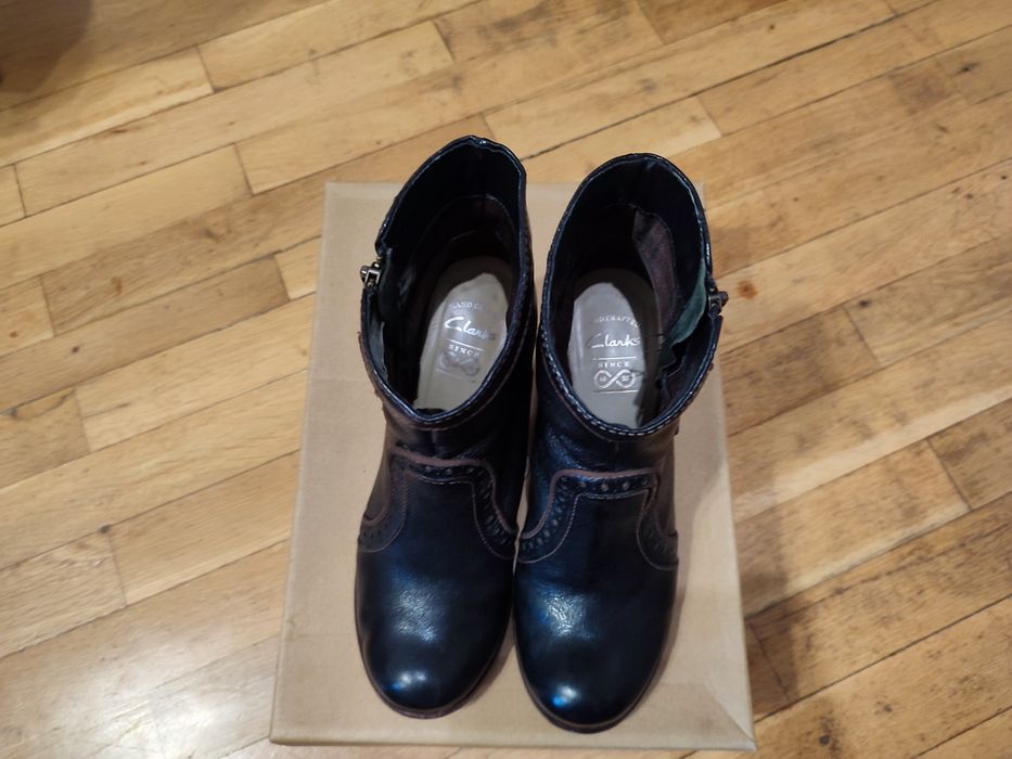 Clarks Lizzie Agra кожени дамски боти на токчета с цип номер 39