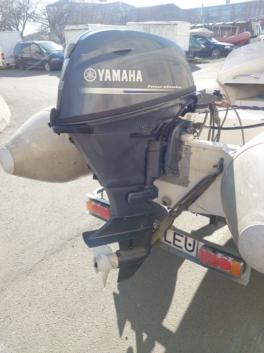 Vand motoare barca Honda Mercury Yamaha de 15 si de 20 cai în 4timpi