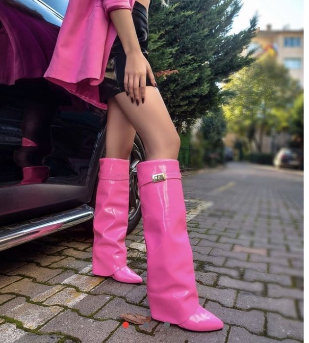 Ботуши 38 номер Лак.