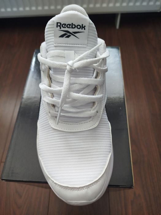 Vând Adidași Reebok