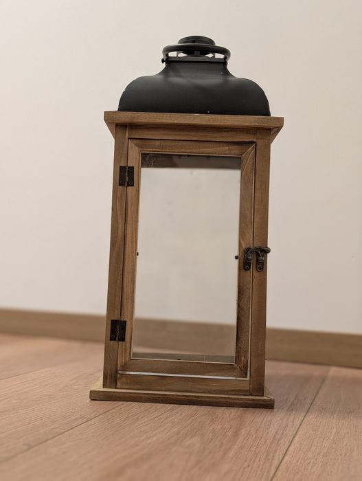 Felinar din lemn 22x22x47.     8 buc