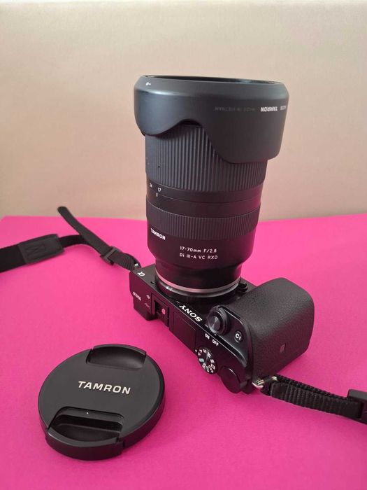 Sony A6100 +  Tamron 17–70mm - 1000 евро