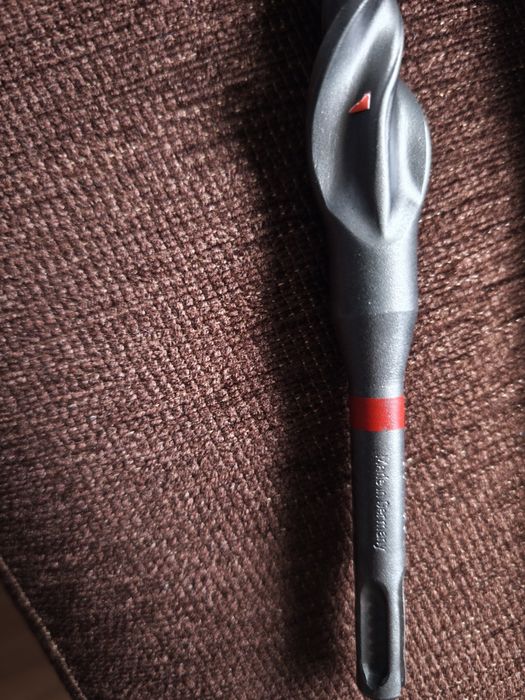 Vând burghiu Hilti 4 muchii de tăiere Diametrul 25mm,Lungime 520 mm,lungime de lucru 400 mm
25 mm
Lungime
520 mm
Lungime de lucru
400 mm
150 €