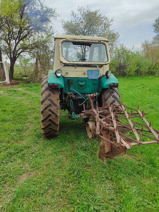 Продам юмз 6ал. Отличный трактор . На ходу.