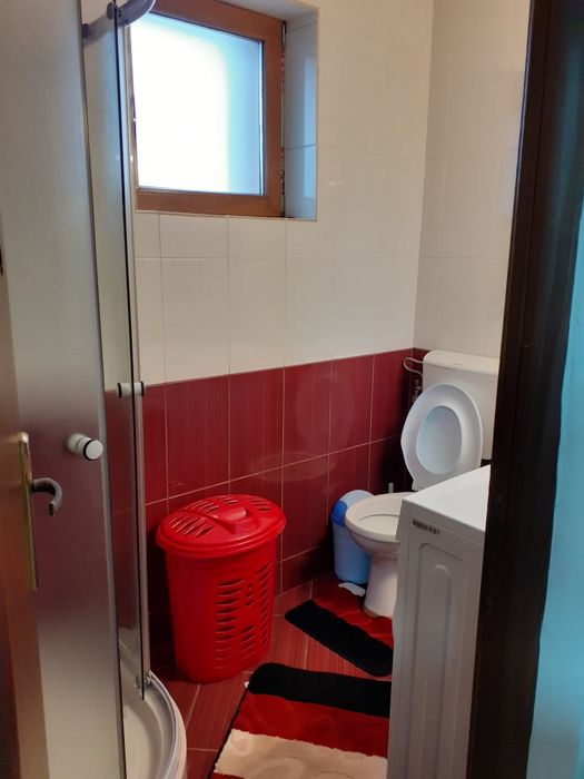 Închiriez garsoniera