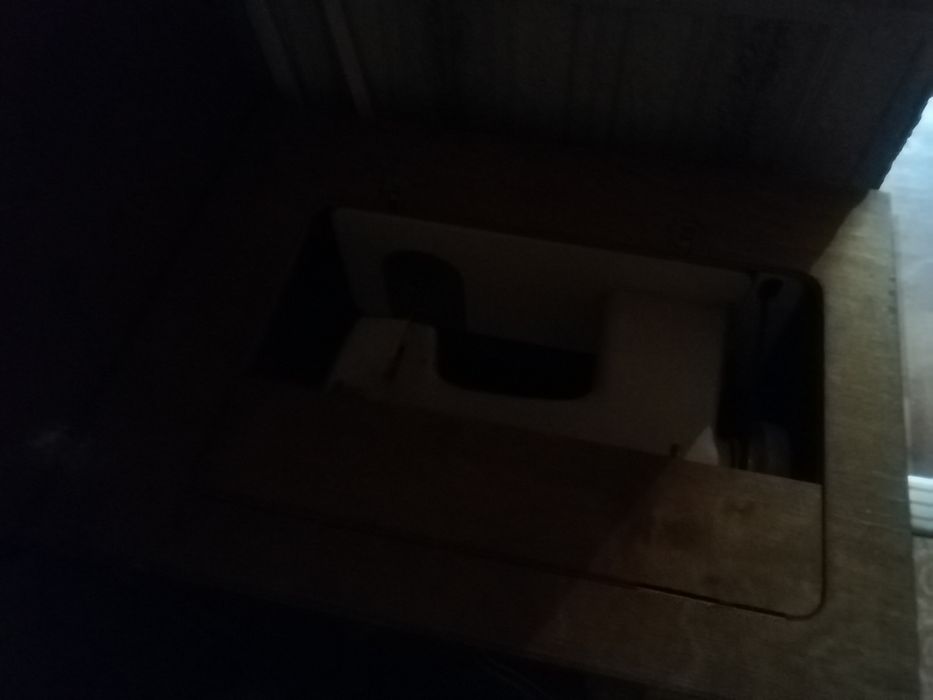 Продам швейную машинку