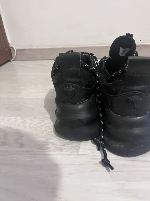 Versace chain reaction