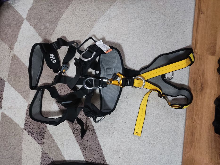 Сбруя (седалка) Petzl Navaho с вграден гръден самохват за височинна работа