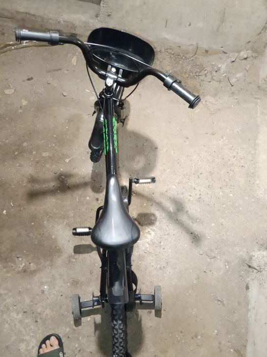 Bicicleta copii aproape nouă