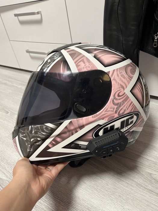 Продавам дамско мото яке IXS,каска HJC с интерком и ръкавици+ боне подарък