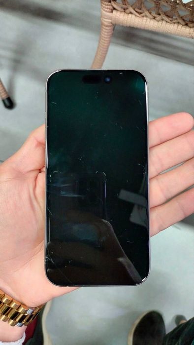 Iphone 15 pro 90% yomkost 605 sikl
Dual sim holchasi bor db 570$