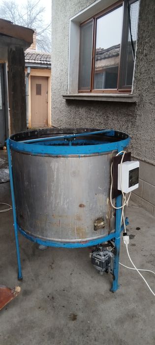 Центрофуга за мед