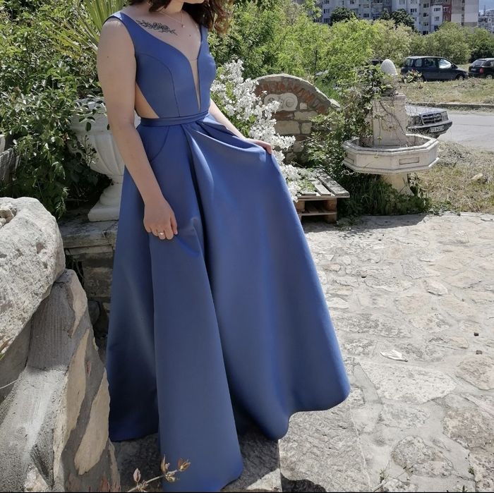 Красива бална рокля с гол гръб