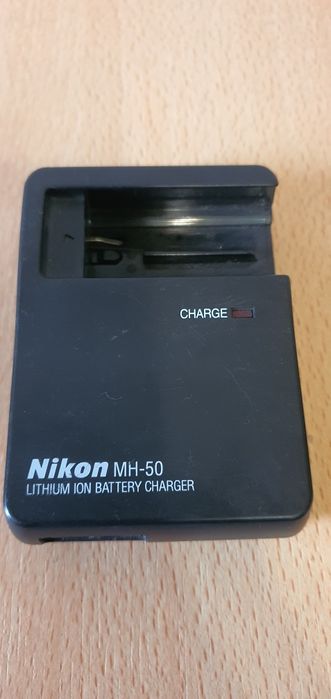 Vând încărcătoare Nikon
