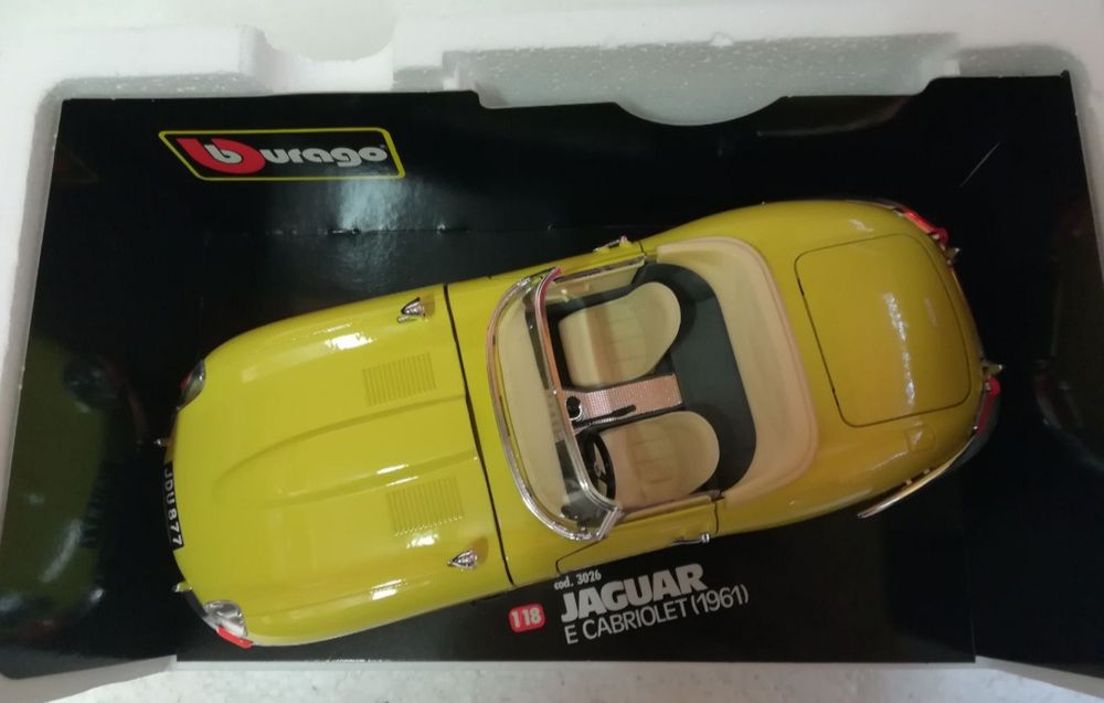Jaguar E Cabriolet 1961
Scara 1:18
Bburago