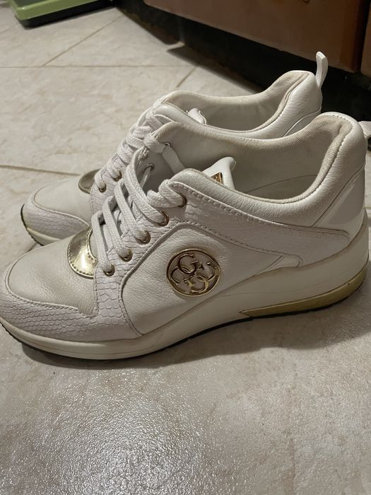 Сникърси Guess бели