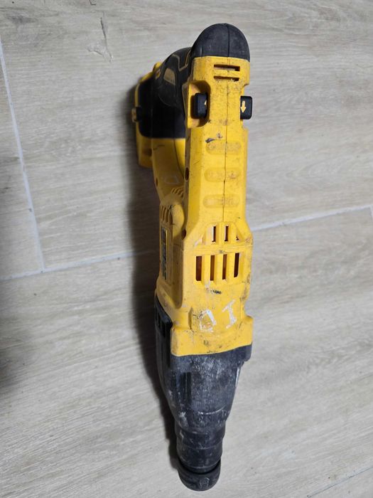 De Walt Акумулаторен Перфоратор DCH133