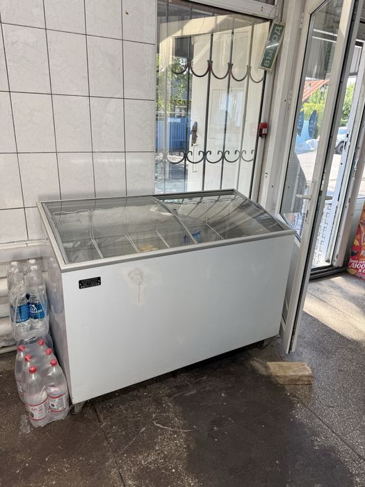 Продам холодильник напольный
