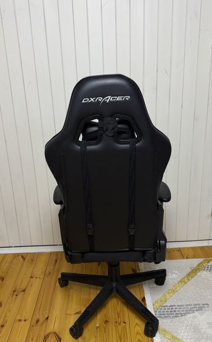 Игровое кресло DXRacer