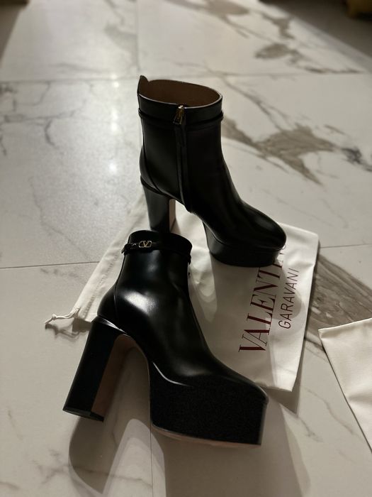 Нови боти valentino