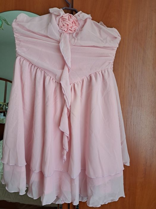 Розова     рокля