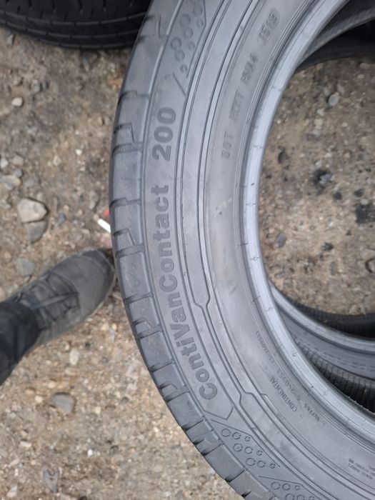 Vand 2 anvelope 215 60 17 C continental de vara bune