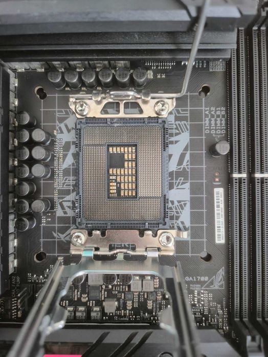 Дънна платка ASUS Rog Strix Z690-F GAMING WIFI