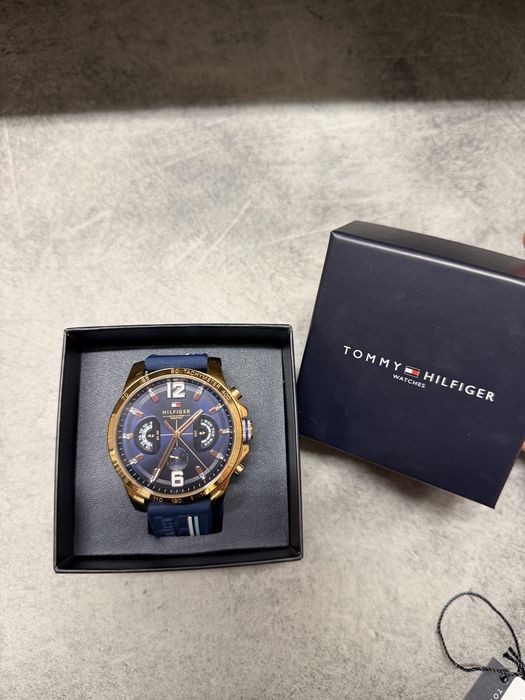 Tommy Hilfiger Часовник