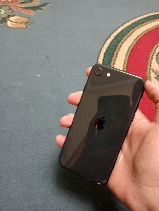 Айфон се 2020 срочно