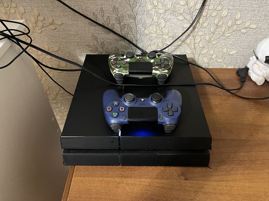 PS4 46 игр 2TB два джостика