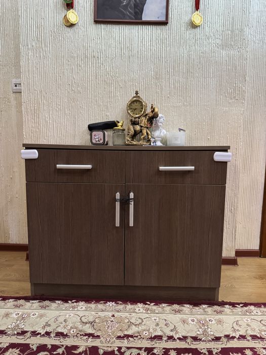 Продам тумбу с выдвижным Ящиками