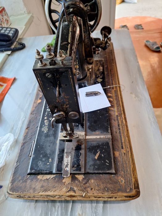 Машинка швейная древняя