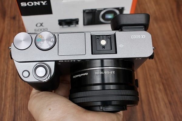 Фотоапарат Sony A6000 + варио обектив 18-55мм