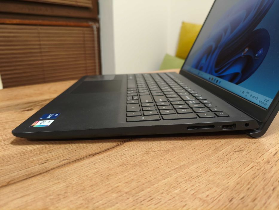 лаптоп Dell Inspiron 15 3511 - i7 1165G7, 8/16GB RAM, 256 NVMe