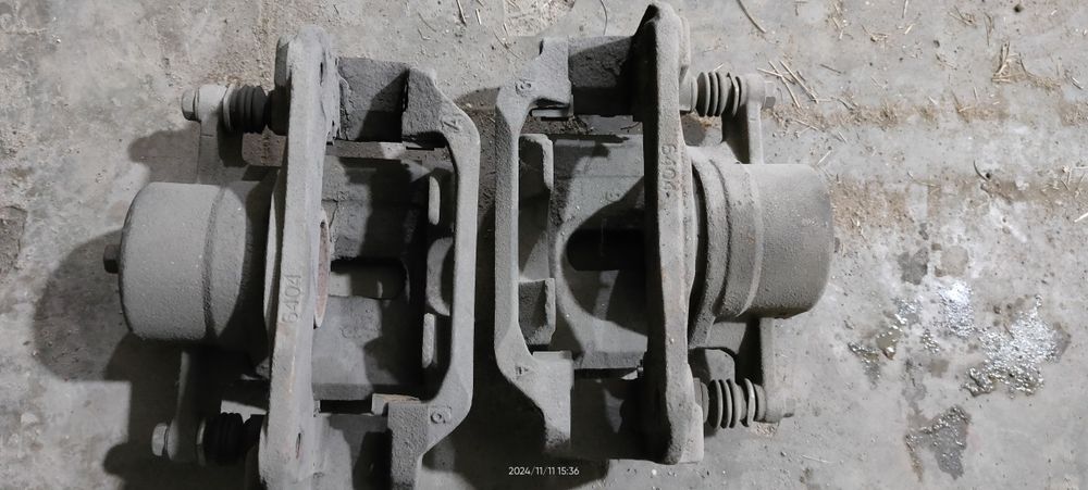 Передние суппорта от Toyota Highlander