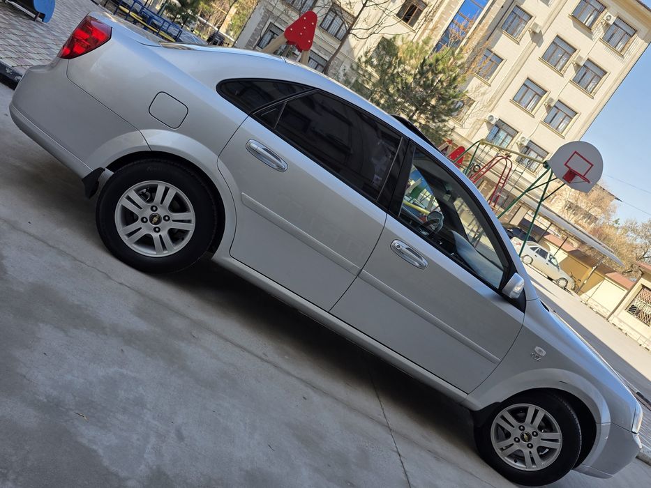 Lacetti 1,6 автомат СРОЧНО сотилади.