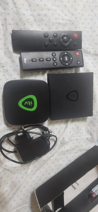 продаётся приставка для тв. ай тиви 2 штуки в отличном состоянии.