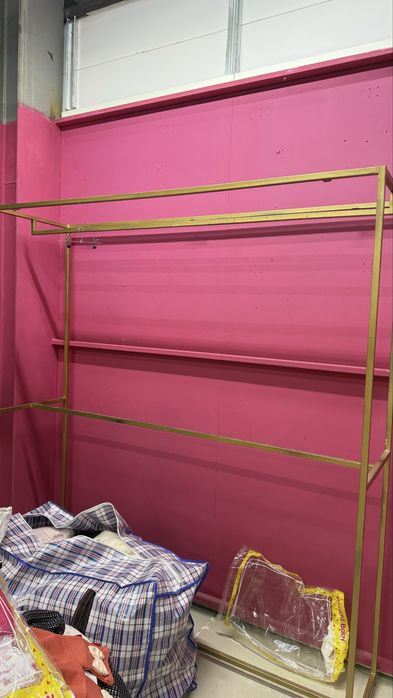 Стеллаж, штор, касса