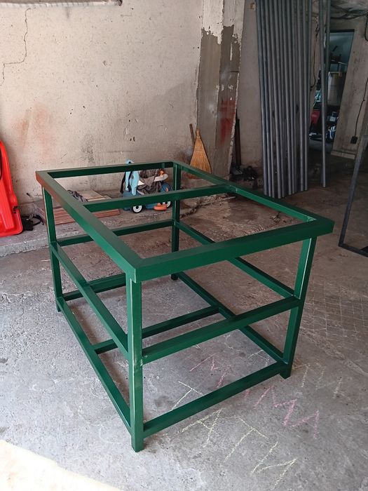 Метална работна маса