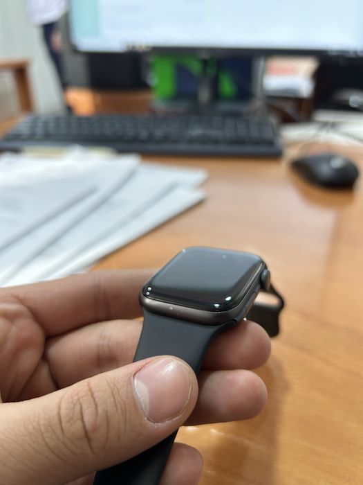 продам часы Apple Watch 5, 44mm
